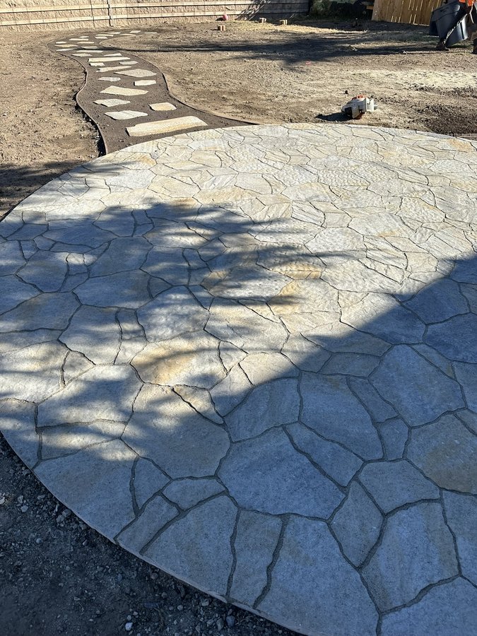 Paver patio with circular inlay design
