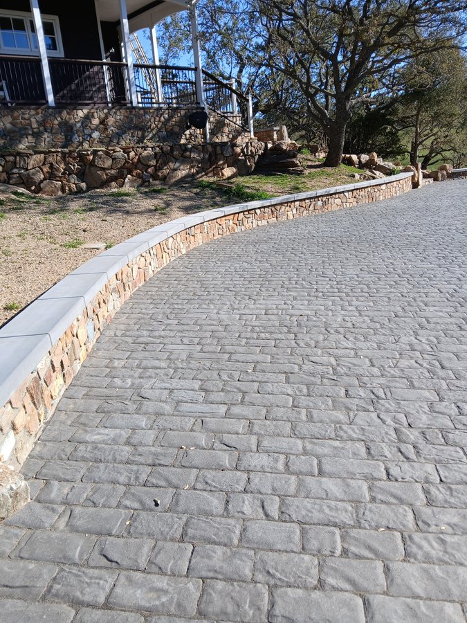 Curved paver driveway