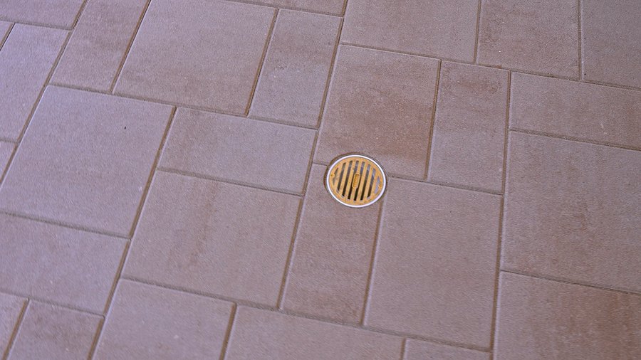 Travertine pool edge detail